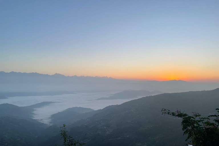 Katmandu: Wycieczka do Bhaktapur i Nagarkot (wschód słońca/wędrówka/zachód słońca/)Wschód słońca w Nagarkot, wędrówka do Changunarayan i wycieczka do Bhaktapur