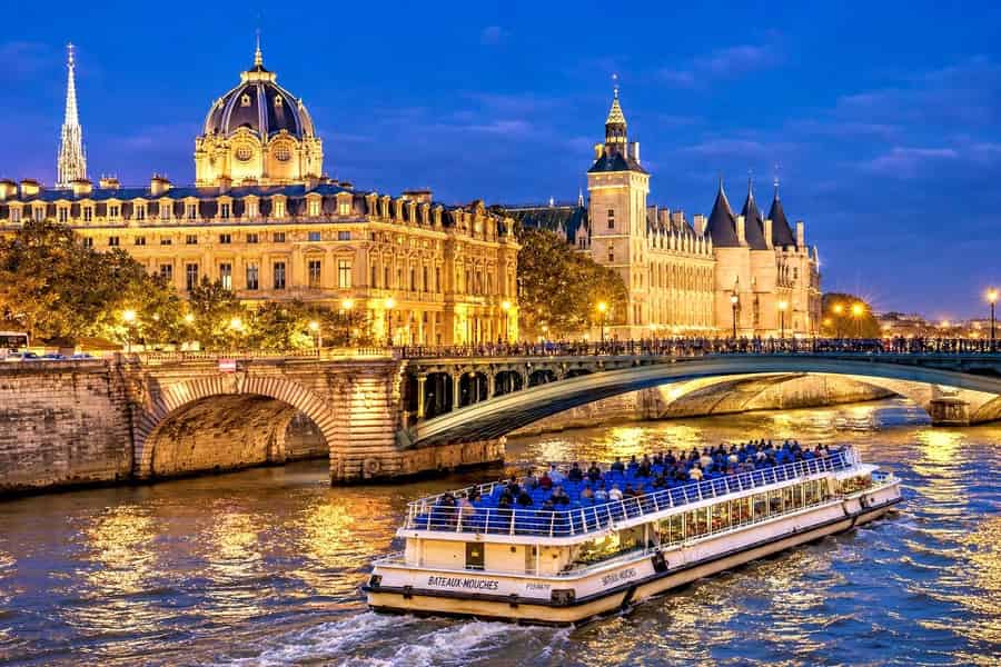 Paris: Abendlichter-Bootsfahrt mit den legendären Bateaux Mouches. Foto: GetYourGuide Paris: Abendlichter-Bootsfahrt mit den legendären Bateaux Mouches. Foto: GetYourGuide