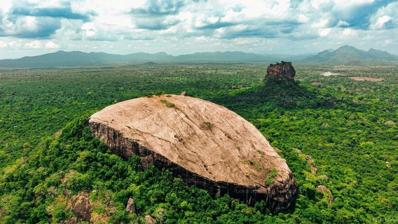 Pidurangala/Sigiriya: Geführte Wanderung bei Sonnenaufgang/Sonnenuntergang mit Abholung
