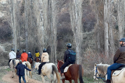 Excursión a caballo por CapadociaCapadocia: 1 hora de paseo a caballo con recogida en Göreme