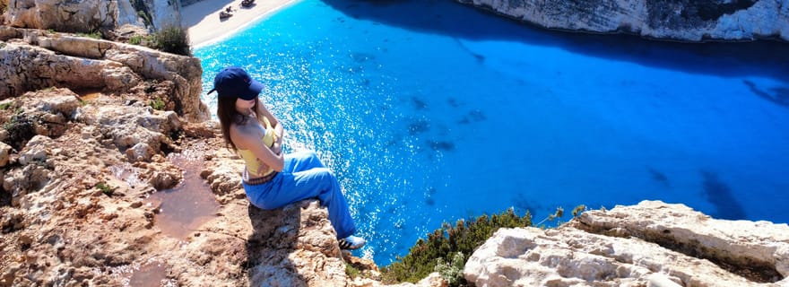 Zante : la plage du Naufrage et les grottes bleues par voie terrestre et maritime