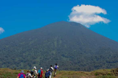 Mount Bisoke Wanderung im Volcanoes National Park