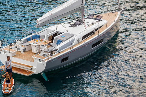 7-Tage-Crewcharter &quot;The Cosmopolitan &quot;Beneteau Oceanis 46.1Ab Santorin: 7-tägiger Kykladen-Charter mit Crew