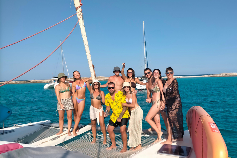 Valencia: Private catamaran (max. 10), on-board snacks and swimming – 3 hours Valencia: Private Catamaran (Max 10), Onboard Snacks and Swimming – 3 Hours