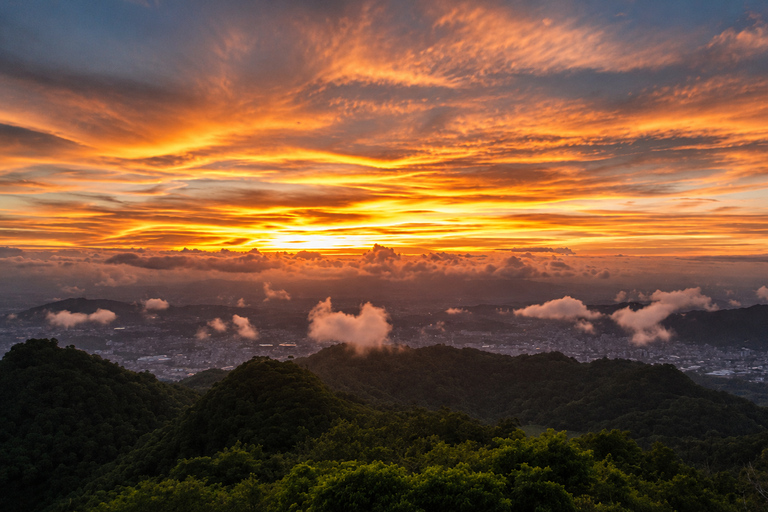 Cebu: Highlands Sunset Tour with Temple of Leah & Dinner