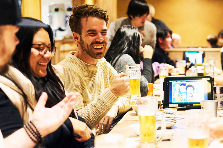 Tokyo: Shinjuku Bar Hopping & Karaoke Night Tour