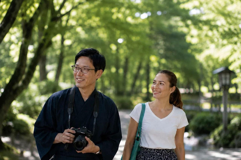 Kanazawa: Private Highlights Walking Tour for Solo Travelers