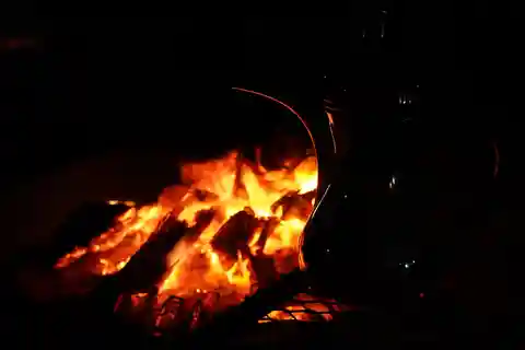 Von Doha aus: Nächtliche Wüstensafari mit Lagerfeuer und Sternenguckerei