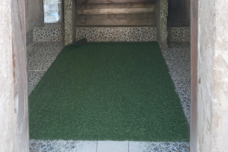 Kandy: Guided City Tour by Scooter with local tour guide