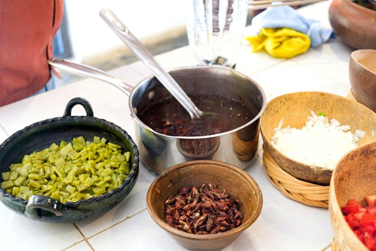 Huatulco: Oaxacan Cooking Class with Market Tour & Meal