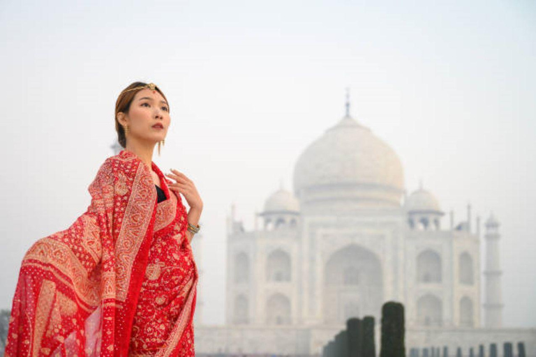 Agra: Skip the Line Taj Mahal with photographer & Dress Rent All Included