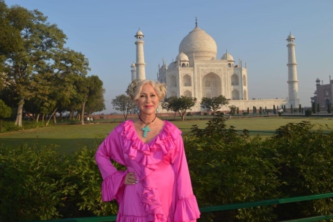 Agra: Sonnenaufgang Taj Mahal und Agra Fort Halbtagestour mit dem AutoAb Delhi: Tour mit AC Auto, Fahrer, Guide und Eintrittsgeldern