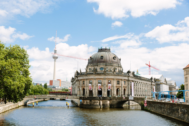 Berlin City Bike Tour with Beer Garden Stop Berlin City Bike Tour with Beer Garden Stop - Regular Bike