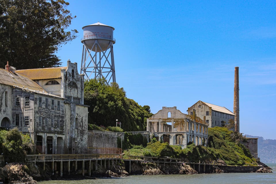 San Francisco: Explore Alcatraz & Golden Gate Bike Tour image 1