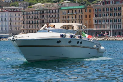 Von Neapel aus: Luxuriöse Bootstour von Capri und der Amalfiküste