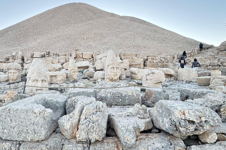 Da Istanbul: Göbekli Tepe e Monte Nemrut Tour di 2 giorniDa Istanbul: tour giornaliero di Göbekli Tepe e Şanlıurfa