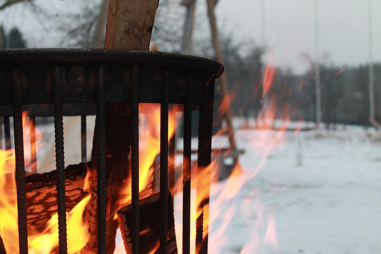 Stuttgart: Winterzauber mit Glühwein, Spielen, Feuer im Panorama Biergarten