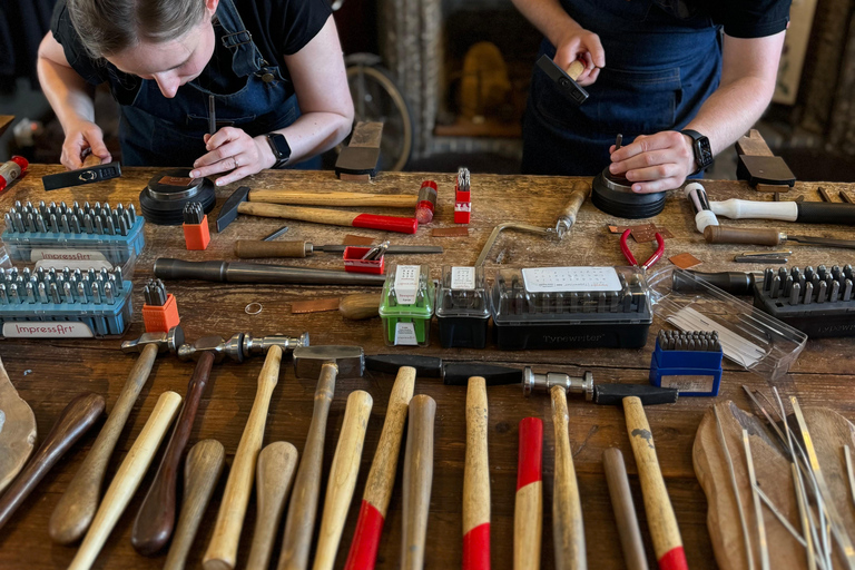 Bruges: Laboratorio di produzione di anelli d&#039;argento