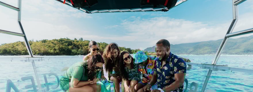Île d'Eden : sortie en bateau transparent dans le parc marin de Sainte-Anne