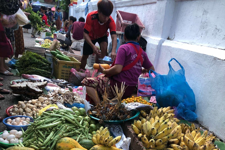 Luang Prabang Visite culinaire du soir en tuktuk