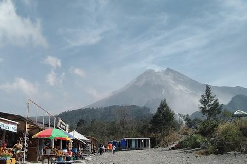 Yogyakarta: Merapi Sunrise &amp; Jomblang Cave Adventure Tour