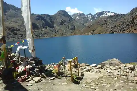 Ritiri silenziosi di 1 mese a Gosaikunda