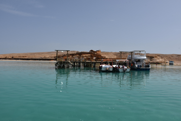 Hurghada: Isola Giftun di lusso con snorkeling/pranzo e massaggioTour da: Sahl Hasheesh/Makadi Bay/Gouna/Safaga/Soma bay