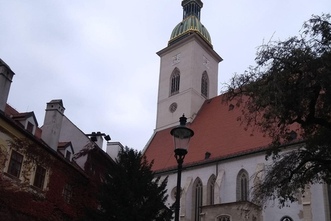 Bratislava: wandeltour door de oude stad en het kasteelBratislava: Old Town, Cathedral and Castle with bonuses walk