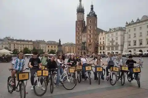 Cracóvia: 2h de Segunda Guerra Mundial, visitando o Gueto em um passeio de bicicleta
