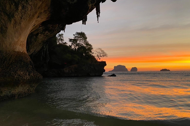 Circuit des 7 îles au coucher du soleil + planctons bioluminescents et barbecue