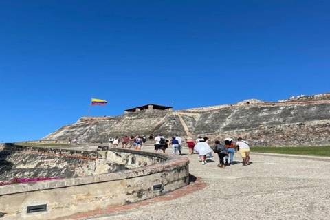 Cartagena: ENTRANCE TO SAN FELIPE CASTLE Optional transfer