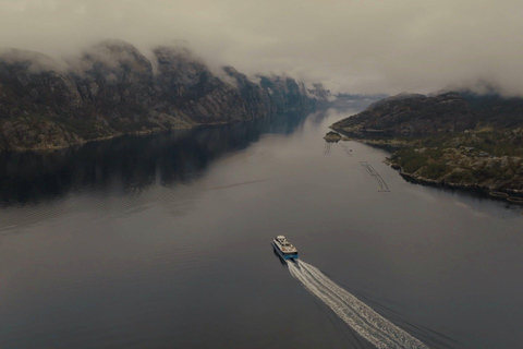 Stavanger: Sceniczny rejs po fiordach do Lysefjord i PreikestolenStavanger: Lysefjorden i Preikestolen – malowniczy rejs