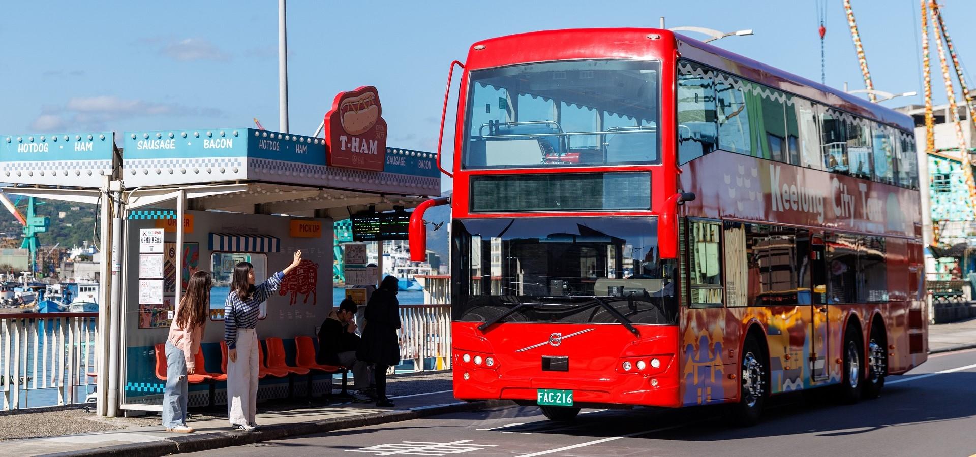 Sightseeing-Tour mit dem Doppeldecker-Bus in Keelung