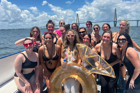 Charleston: Noleggio barca privata; Capitano e accompagnatore; Fino a 22 personeBarca privata con capitano: 3 ore da 15 a 18 passeggeri