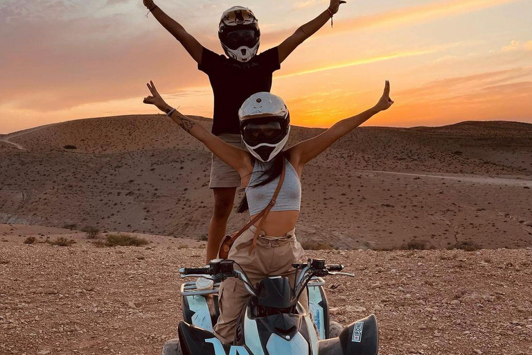 Marrakech: Tour del deserto di Agafay con quad, giro in cammello e cena