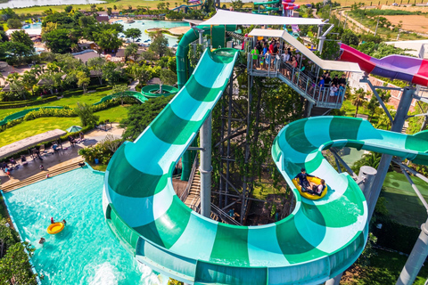 Pattaya: Columbia Pictures Aquaverse Ticket & Hotel Transfer