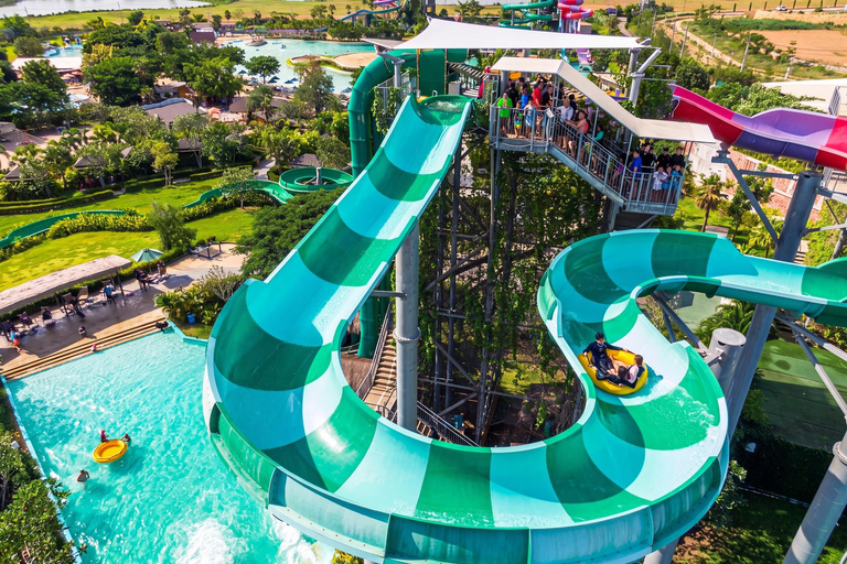Pattaya: Columbia Pictures Aquaverse Ticket & Hotel Transfer