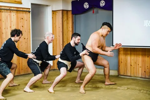 Tokyo: Un'autentica esperienza di lotta Sumo con pranzo