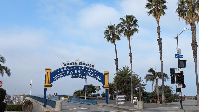 Visit Santa Monica Scavenger Hunt Walking Tour in Santa Monica, California