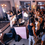 Berlino: pub crawl con shot e ingresso VIP al club