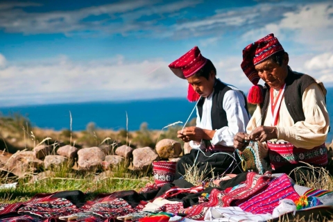 Depuis Cusco : Excursion à l'île d'Uros - Taquile + déjeuner.