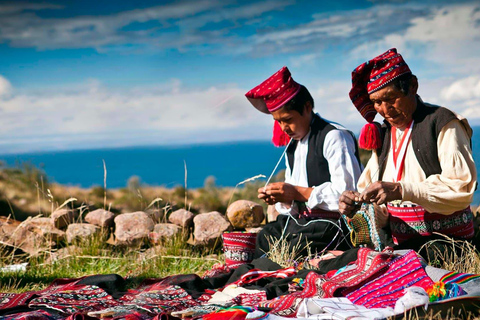 Depuis Puno : Excursion aux îles d'Uros et de TaquileExcursion aux îles d'Uros et de Taquile