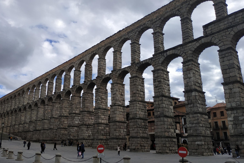 Depuis Madrid : Excursion d&#039;une demi-journée ou d&#039;une journée à SégovieExcursion d&#039;une demi-journée à Ségovie