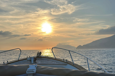 Prive zonsondergang in Capri vanuit Sorrento