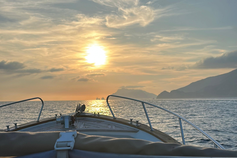 Prive zonsondergang in Capri vanuit Sorrento