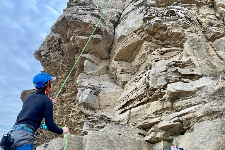 Baku: Rock Climbing Experience with Guide and Gear