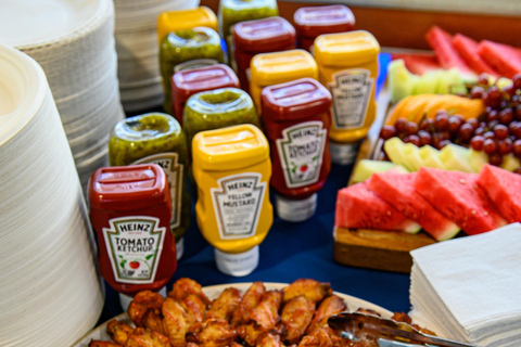 رحلة بحرية عند غروب الشمس في مدينة نيويورك مع دي جي وأفق المدينة وتمثال الحريةرحلة بحرية مع موسيقى 