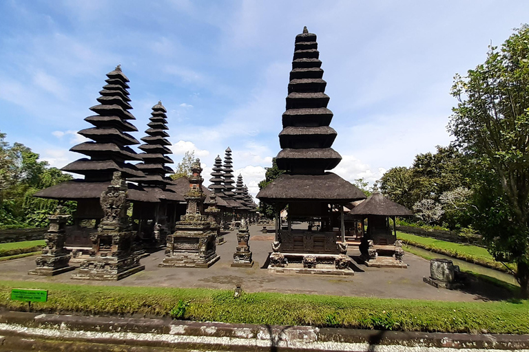 Bali: Danza Barong, foresta delle scimmie, Taman Ayun e Tanah Lot
