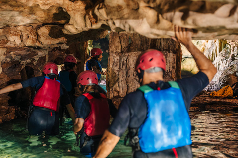 Cala Varques: Begeleide zeegrotten kajak- en snorkelexpeditie