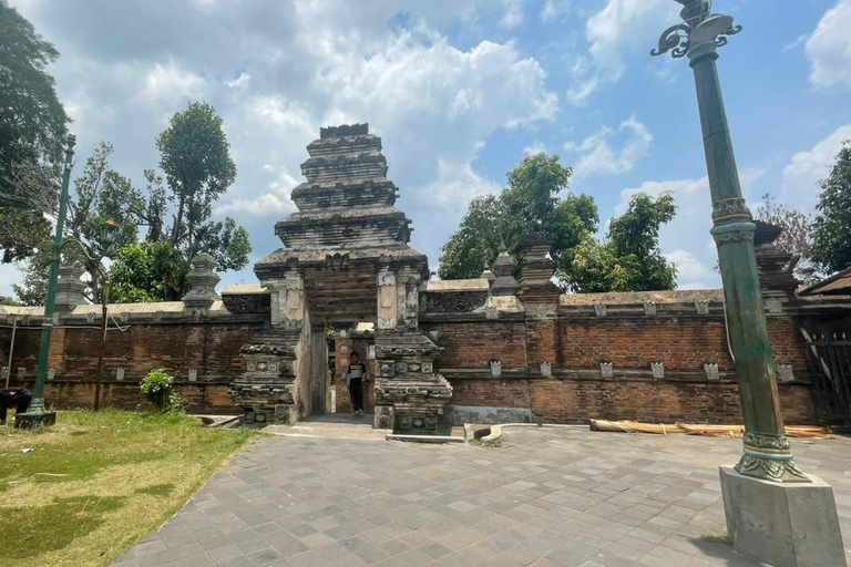 Yogyakarta: o Reino Mataram permanece com o artesanato em prataYogyakarta: Vestígios do Reino Mataram com exposição de prata